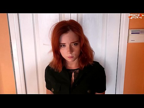 ❤️ A Guardia di Sicurezza hà punitu una bella donna per un tacchettu - Cum in bocca ️❌ Video sessu à noi ❌