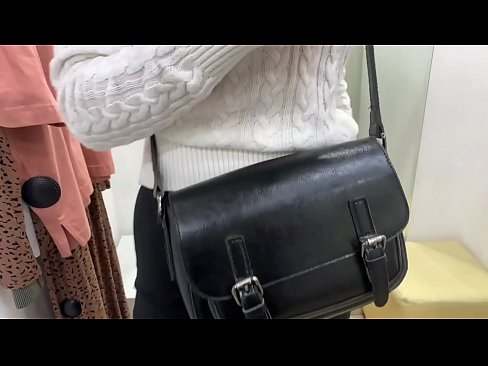 ❤️ Masturbazione publica di a ghjovana cagna FeralBerry cù un dildo in a sala di prove ️❌ Video sessu à noi ❌