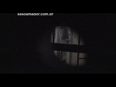 ❤️ Blondie hè videoregistrata in segretu da un voyeur di u quartieru nascostu daretu à i mattoni cavi ️❌ Video sessu à noi ❌