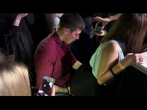 ❤️ Sessu reale in una discoteca russa. Una ragazza russa di 18 anni in l'anu è a vagina scopata in una discoteca ️❌ Video sessu à noi ❌