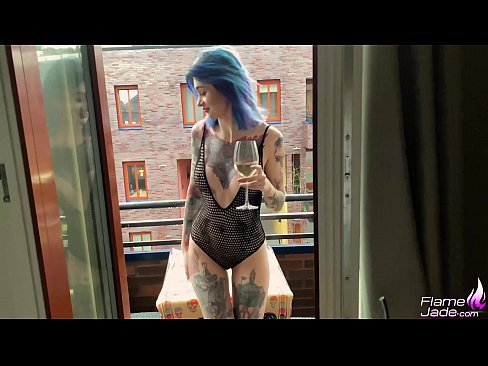 ❤️ Ragazza tremenda chì succhia cù una bocca è cazzo appassionatamente sottu à u celu apertu ️❌ Video sessu à noi ❌